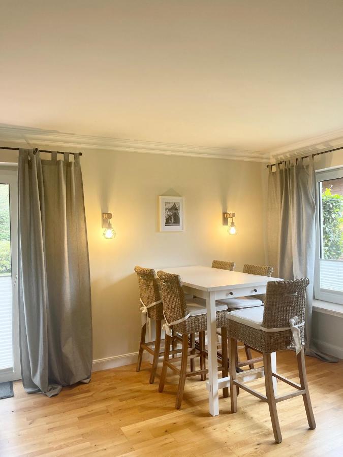Landhaus Am Wald Mit Garten Mit 1 Schlafnische Und 1 Schlafzimmer Aurich Exterior photo