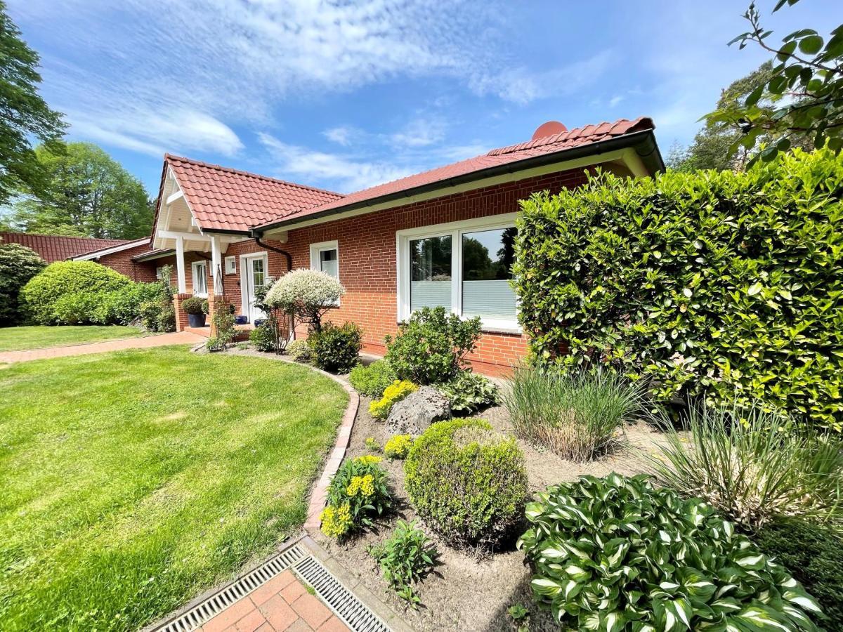 Landhaus Am Wald Mit Garten Mit 1 Schlafnische Und 1 Schlafzimmer Aurich Exterior photo