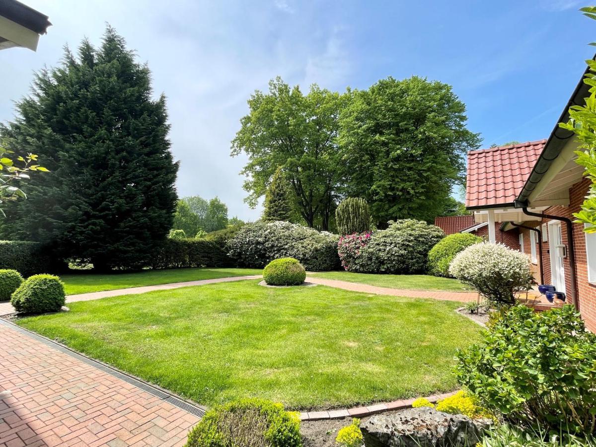 Landhaus Am Wald Mit Garten Mit 1 Schlafnische Und 1 Schlafzimmer Aurich Exterior photo