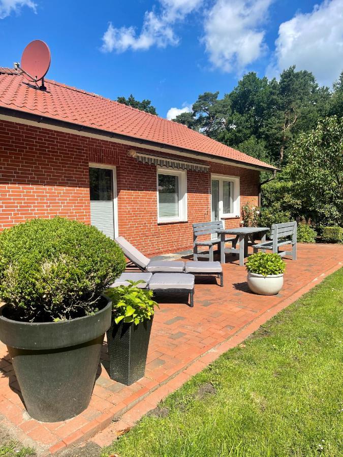 Landhaus Am Wald Mit Garten Mit 1 Schlafnische Und 1 Schlafzimmer Aurich Exterior photo